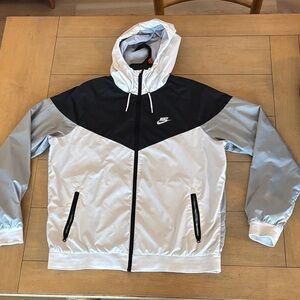 Nike Men's Black and Light Gray Windbreaker